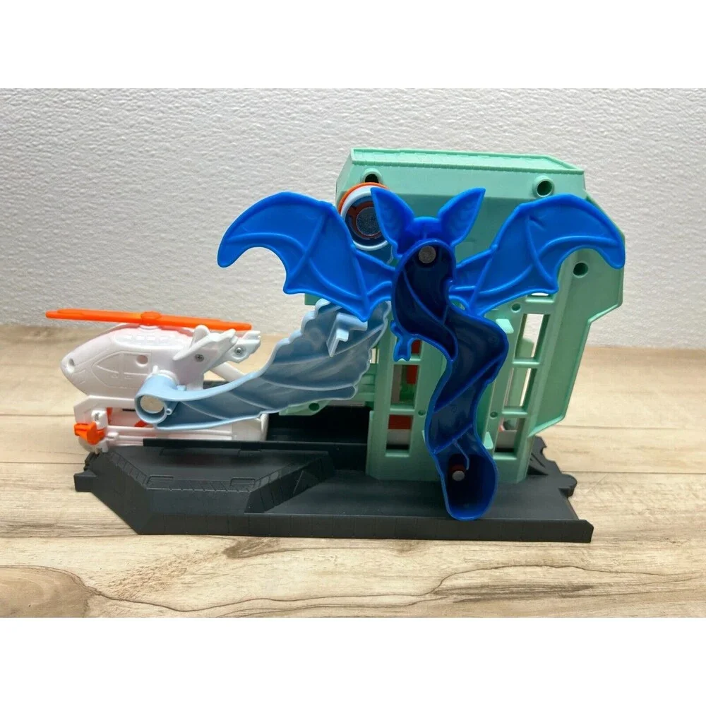 2019 Mattel Hot Wheels Bat Blitz Hospital Atack W/ Helicopter Play Set Only